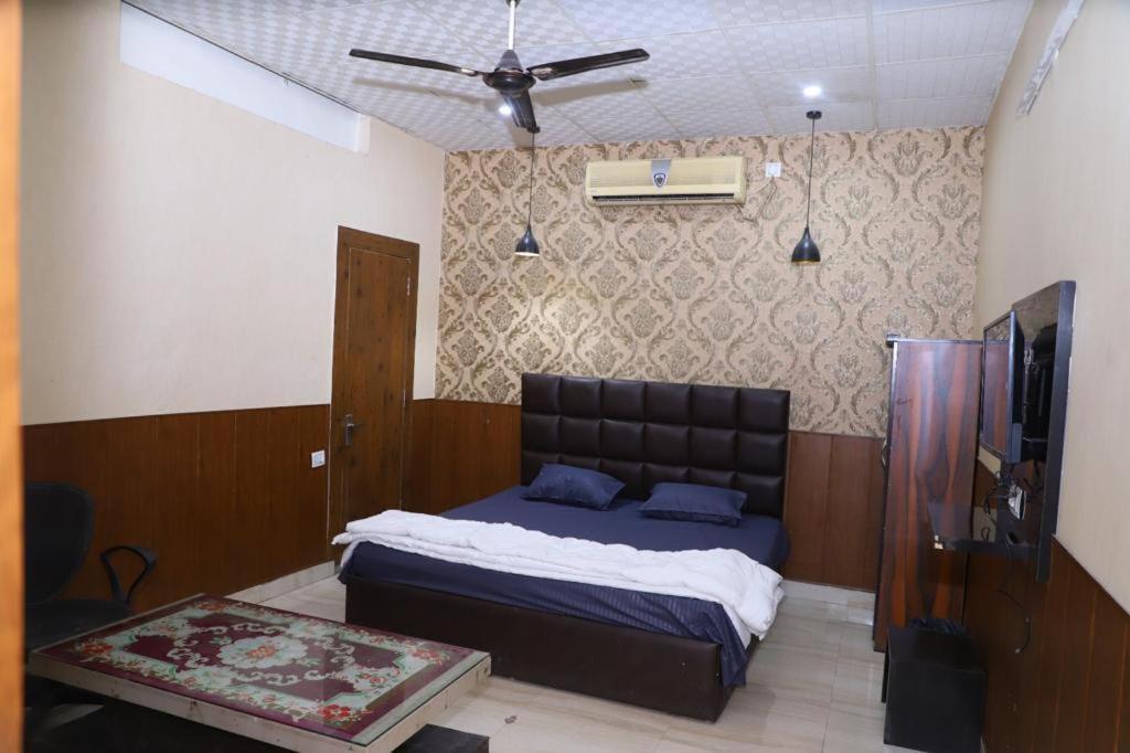 Hotel Aashirvad Faridabad Exterior foto