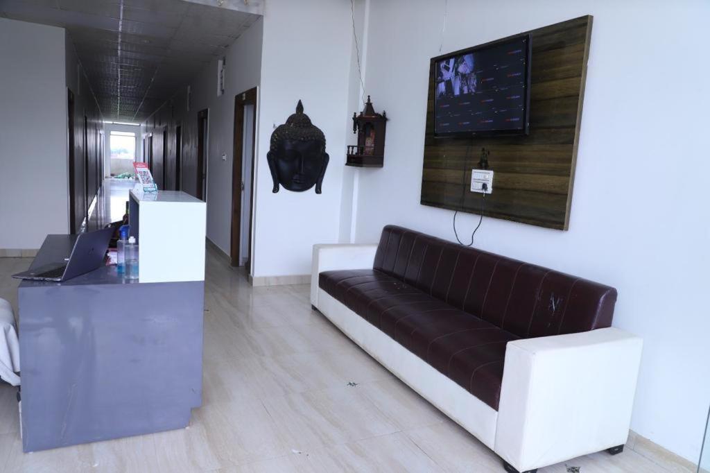 Hotel Aashirvad Faridabad Exterior foto